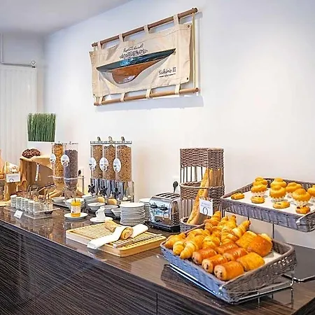 Golden Tulip Nantes Carquefou 5*